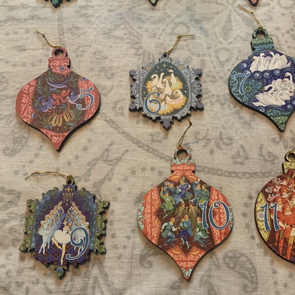 Set of 12 G. DeBrekht 12 Days of Christmas Wood Wooden Ornaments w/ Box + Wreath - Picture 2 of 8